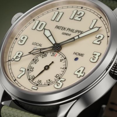 🌍 Zwei Zeitzonen. Ein Stil.
Die neue Calatrava Pilot Travel Time von @PatekPhilippe vereint Reise-Komfort mit charakterstarker Eleganz. Das elfenbeinfarbene Zifferblatt mit Vintage-Flair trifft auf ein robustes khakigrünes Armband – ein Look mit Persönlichkeit.
✈️ Im Inneren dieser originellen, eleganten Reiseuhr arbeitet ein raffiniertes Automatikwerk mit zweiter Zeitzone und patentierter Sicherheitsverriegelung – für smarte Traveller mit Anspruch.

#PatekPhilippe #PatekTime #Calatrave #JuwelierGadebusch #köln