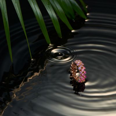 💫 Ein Ring, so wandelbar wie Sie.
Der Multi Size Ring von @serafino_consoli_jewelry  aus 18 Karat Roségold begeistert mit einem zarten Farbverlauf aus rosa bis pinkfarbenen Saphiren – feminin, funkelnd und absolut außergewöhnlich.
✨ Dank patentierter Technik passt sich der Ring auf magische Weise jeder Fingergröße an – eine Hommage an die Schönheit der Verwandlung und an Innovation pur.
Für alle, die Schmuck lieben, der mitdenkt – und mitwächst.
#SerafinoConsoli #JuwelierGadebusch #köln